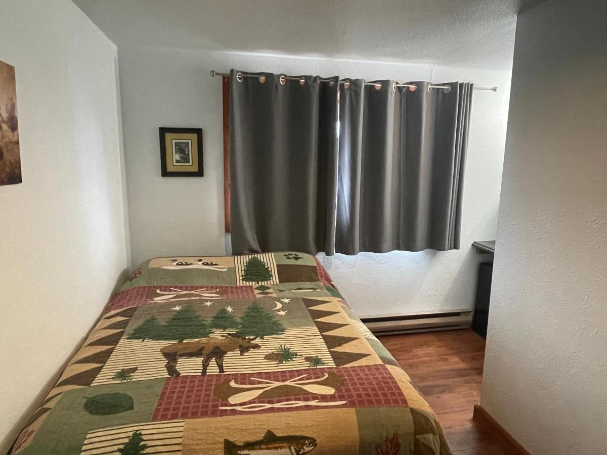 Brown Bear Saloon & Motel Bird Creek 外观 照片